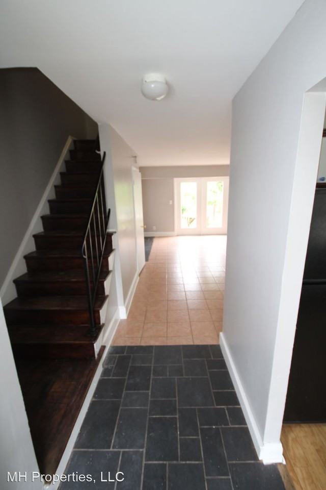 328 Sweet Briar Ct - Photo 2 of 16