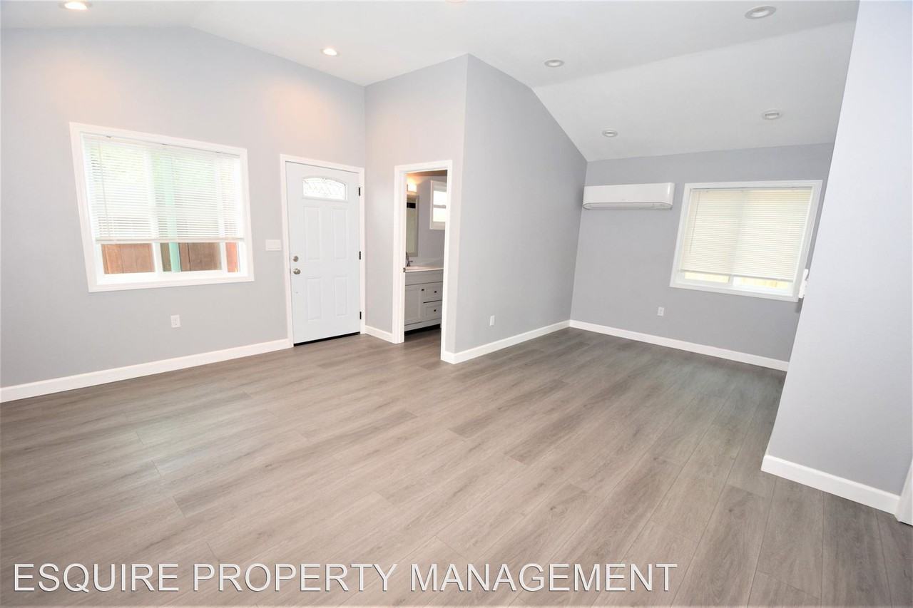 1323 Calle Durazno - Photo 3 of 18
