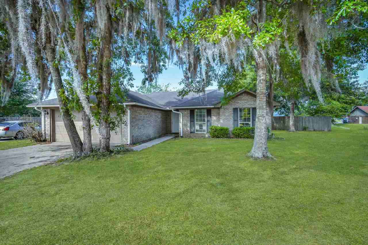 1501 Woodcrest Cir - Photo 2 of 25