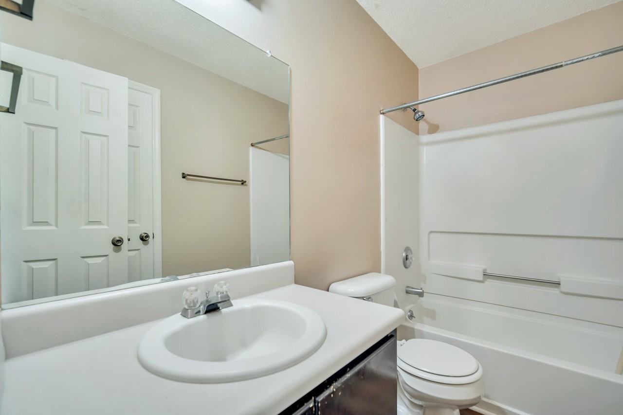 1501 Woodcrest Cir - Photo 6 of 25