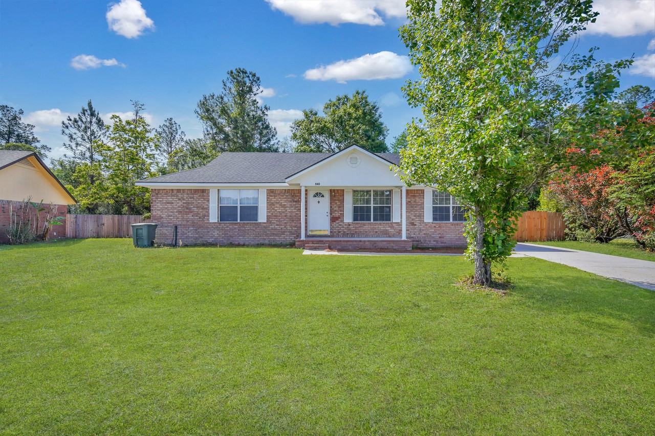 840 Ann Dr - Photo 2 of 27