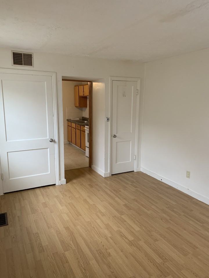 1042 Loretta Ave - Photo 2 of 5