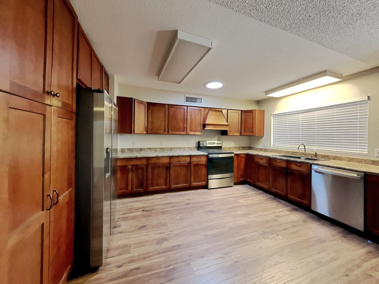 19038 N 2nd Ave - Photo 3 of 16