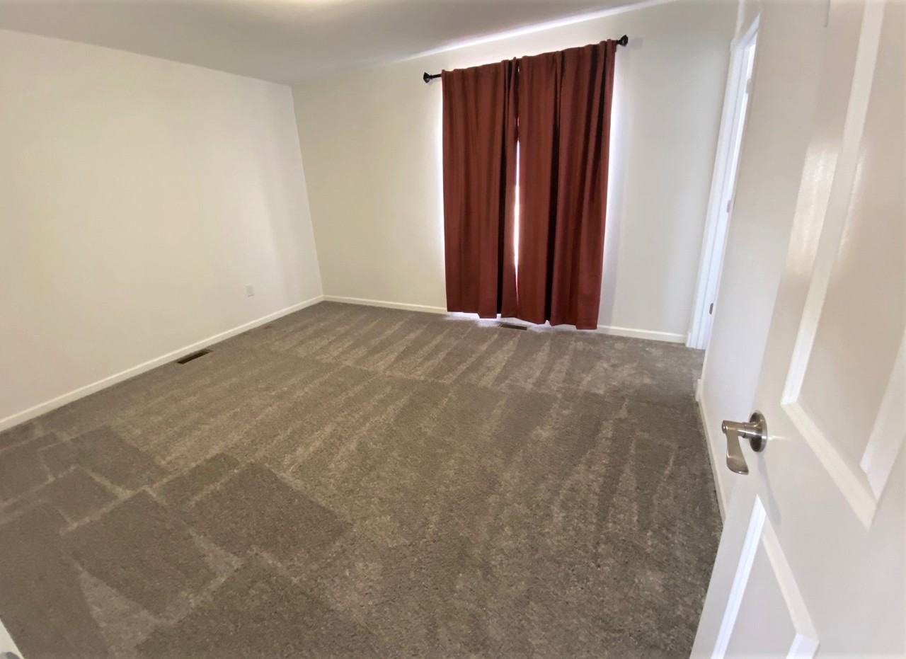 1114 8th Ave Ne - Photo 5 of 8