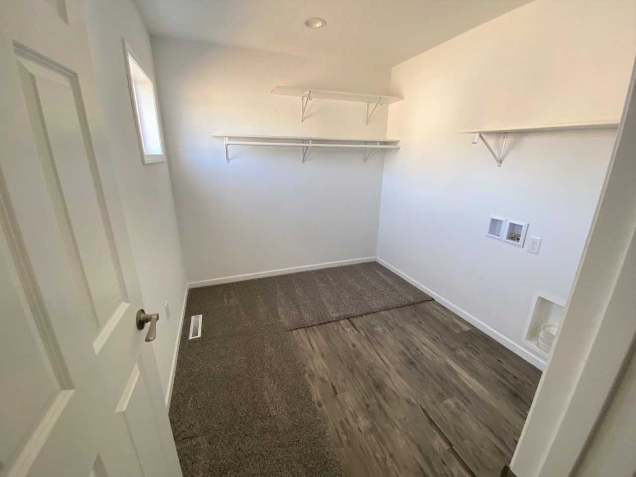 1114 8th Ave Ne - Photo 6 of 8