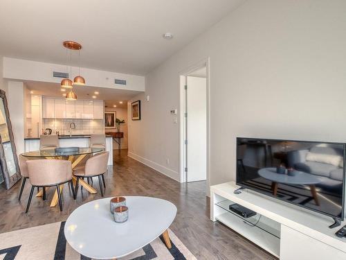 1025 Rue de la Commune Est #707 - Photo 3 of 12