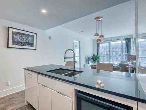 1025 Rue de la Commune Est #707 - Photo 6 of 12