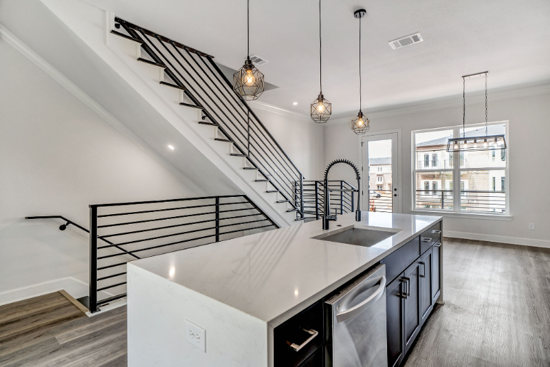 534 W Erwin St - Photo 2 of 9