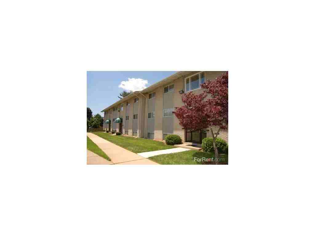 Woodholme Manor Apartments - Photo 3 of 15