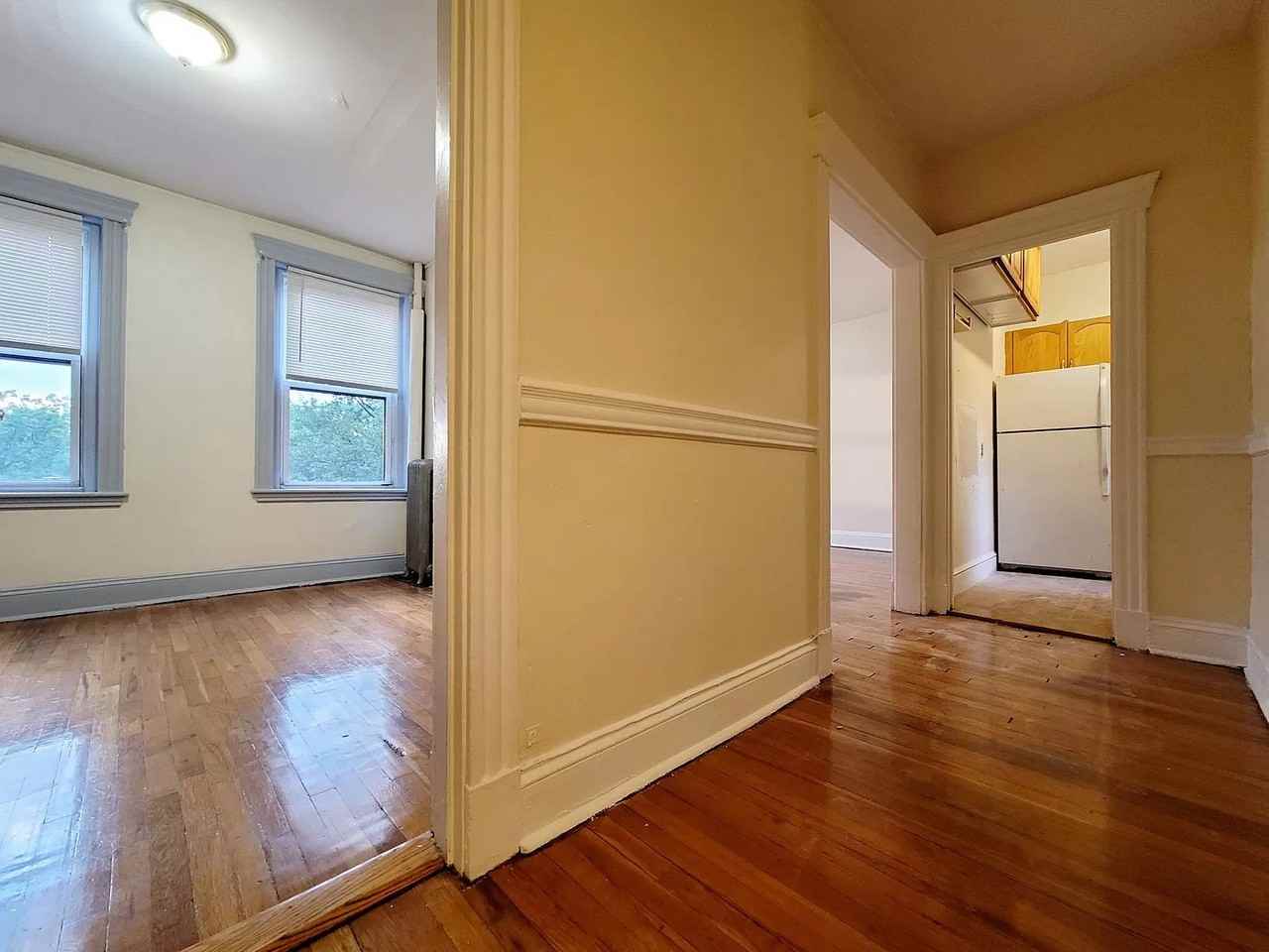 360 Riverway #10 - Photo 4 of 7