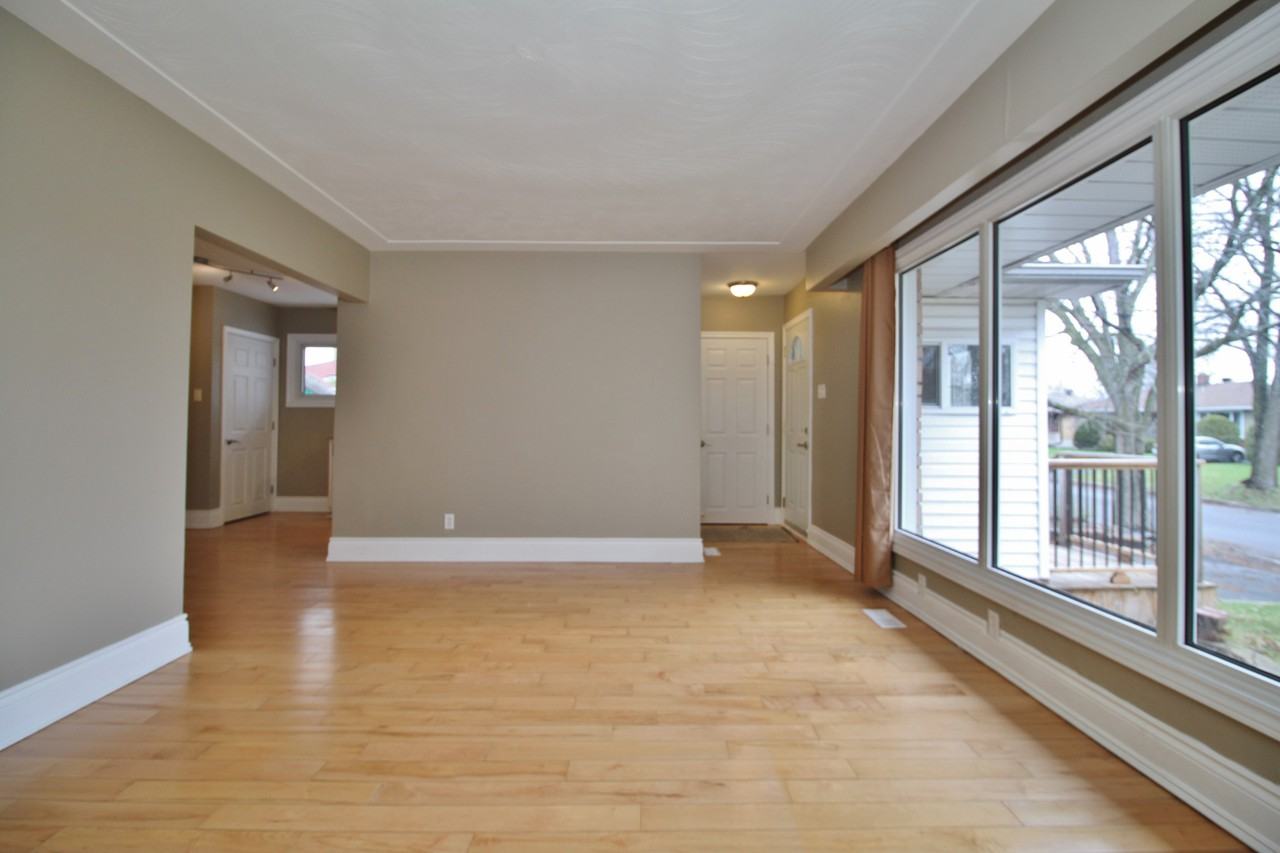 714 Sandra Ave Apartments in Alta Vista, Ottawa, ON K1G 2Z8 Zumper