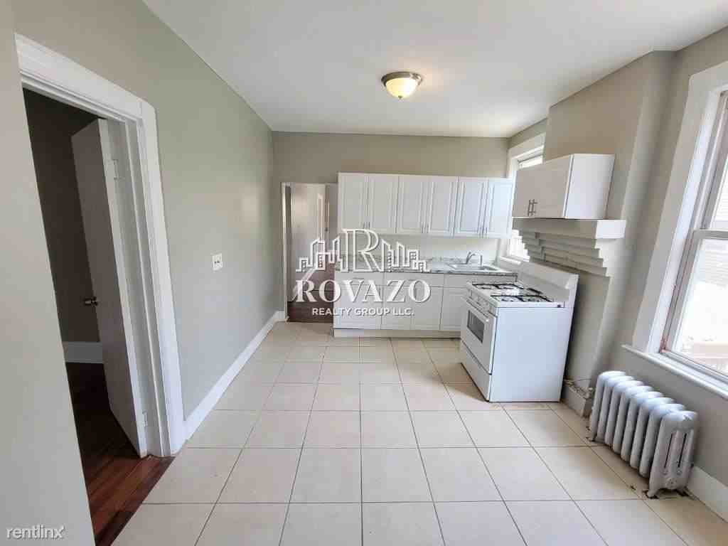 18 Atlantic St - Photo 2 of 10