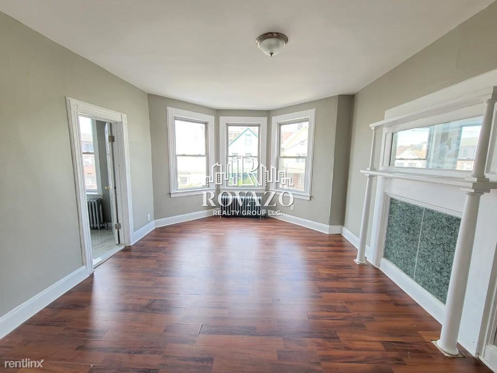 18 Atlantic St - Photo 3 of 10