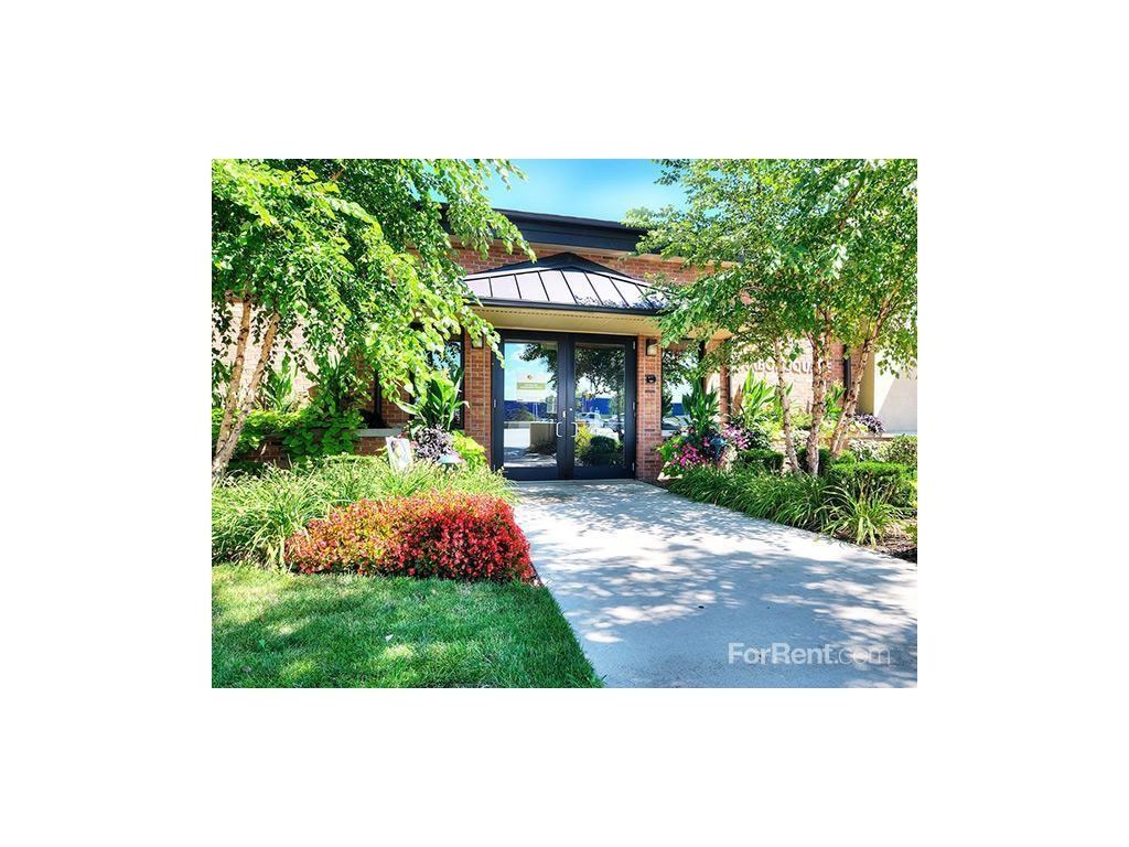 Fieldpointe of Schaumburg - Photo 2 of 19