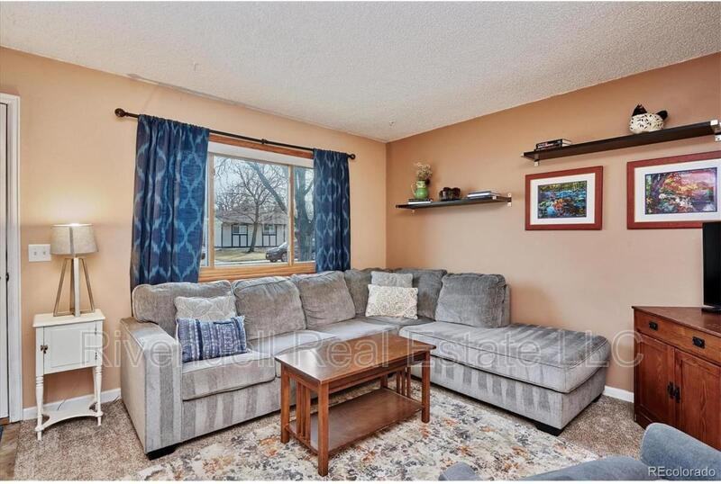 759 S Oakland St - Photo 2 of 12