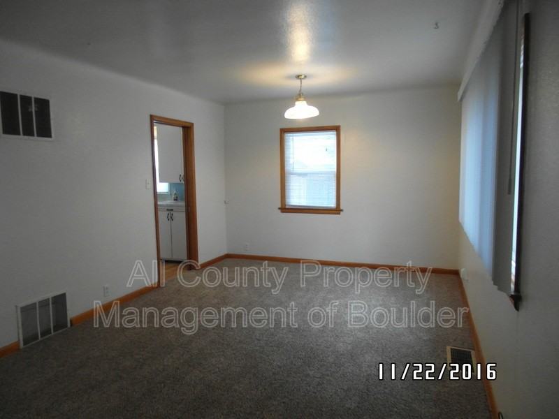 1034 Pratt St - Photo 2 of 10