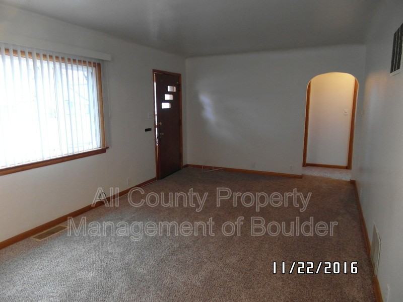 1034 Pratt St - Photo 3 of 10