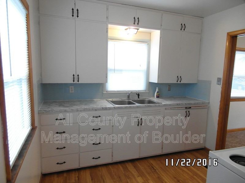 1034 Pratt St - Photo 6 of 10