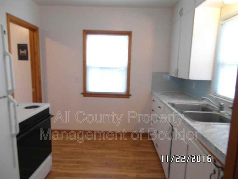 1034 Pratt St - Photo 7 of 10