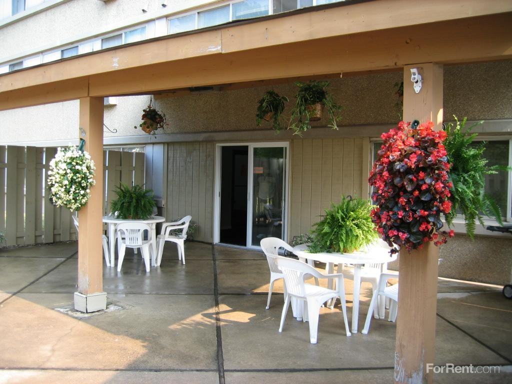 Victoria Plaza - Photo 2 of 19