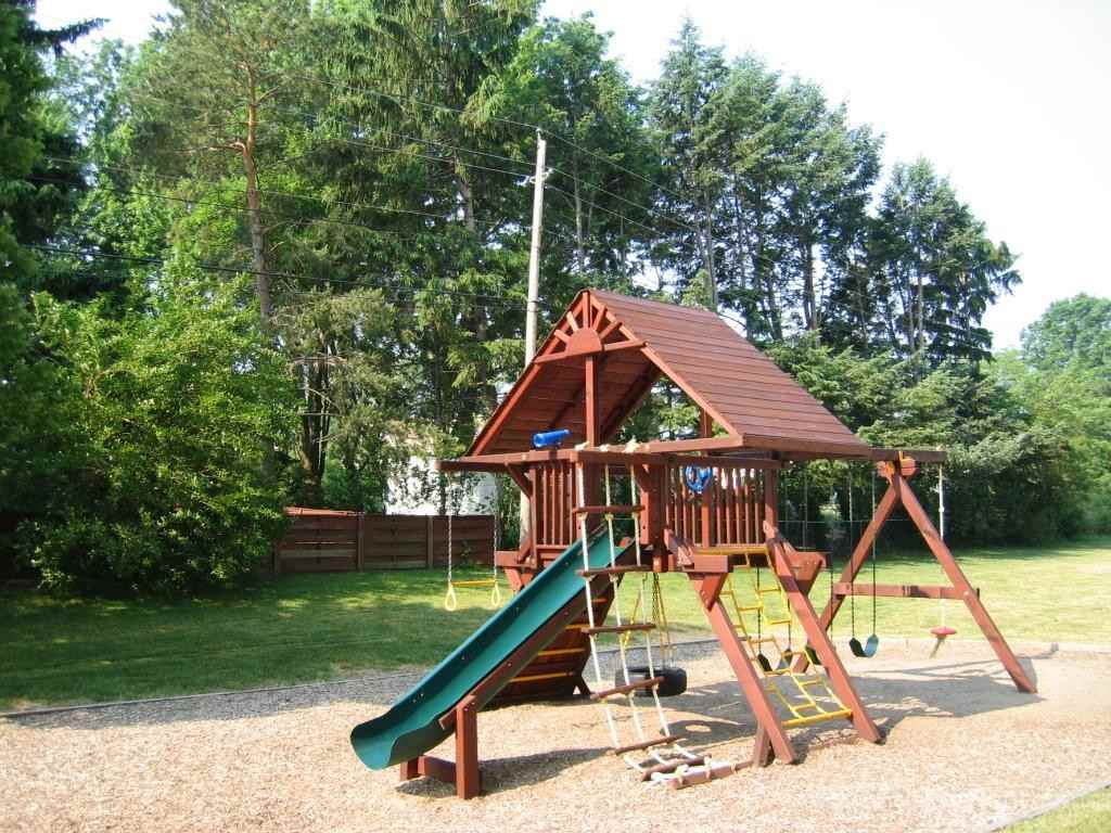 Victoria Plaza - Photo 3 of 19