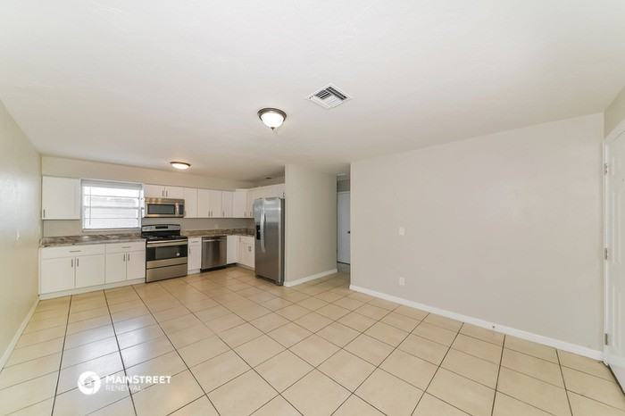 4080 41st Ave N - Photo 3 of 16