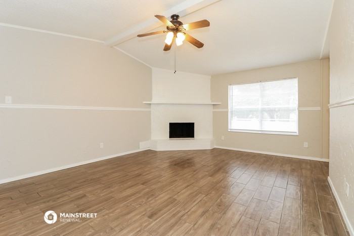 2608 Hilldale Blvd - Photo 3 of 16