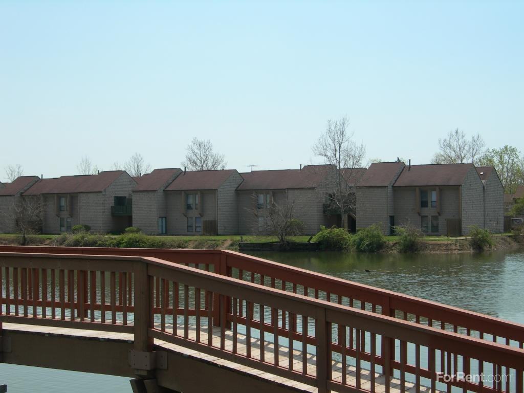 Hartford on the Lake - Photo 2 of 3