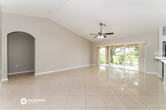 5021 Belrose St - Photo 3 of 16