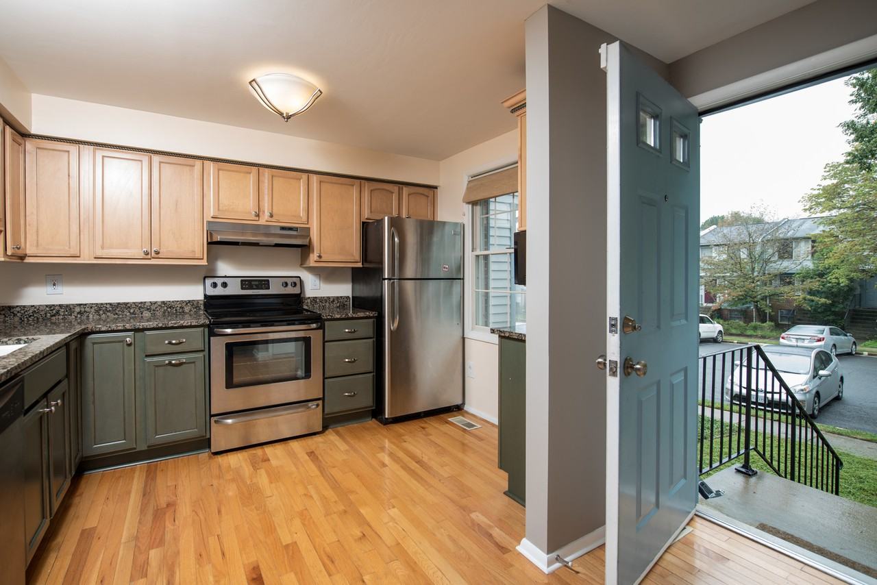 2811 Middleboro Dr #1 - Photo 3 of 23