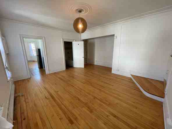 114 Carmarthen St #4 - Photo 2 of 13