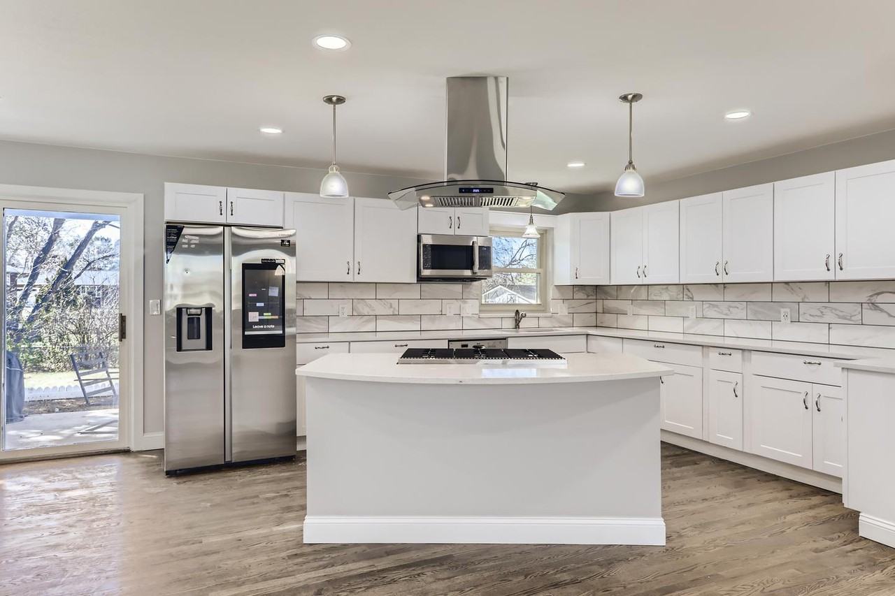 Stunning Hampden South home near Denver Tech Center - Photo 4 of 23