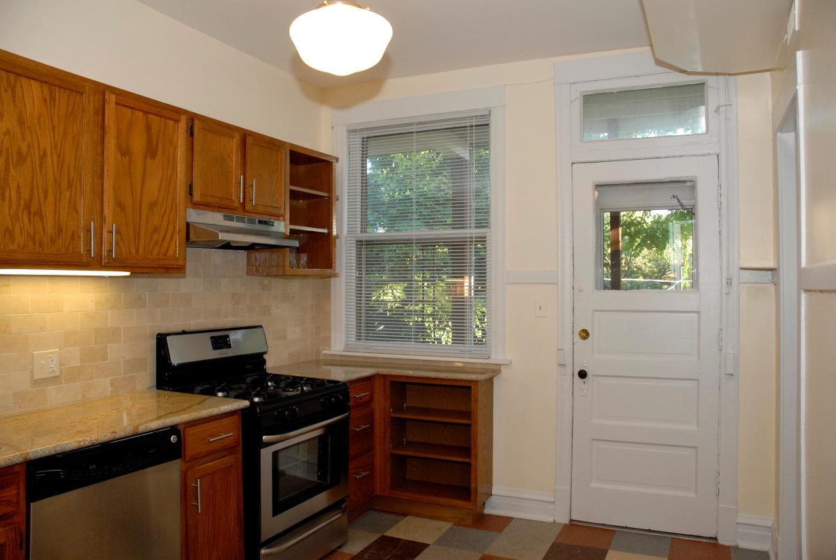 1409 W Belle Plaine Ave #2W - Photo 2 of 10