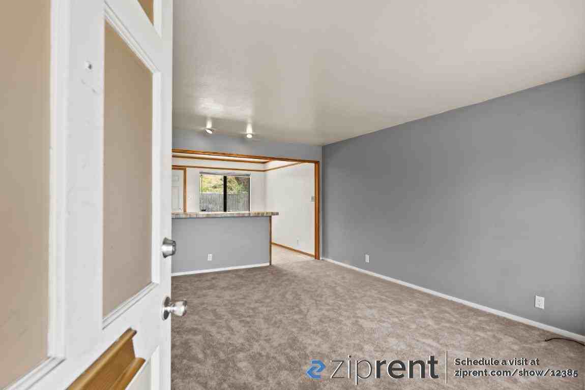 4 Oneil Ct - Photo 3 of 24