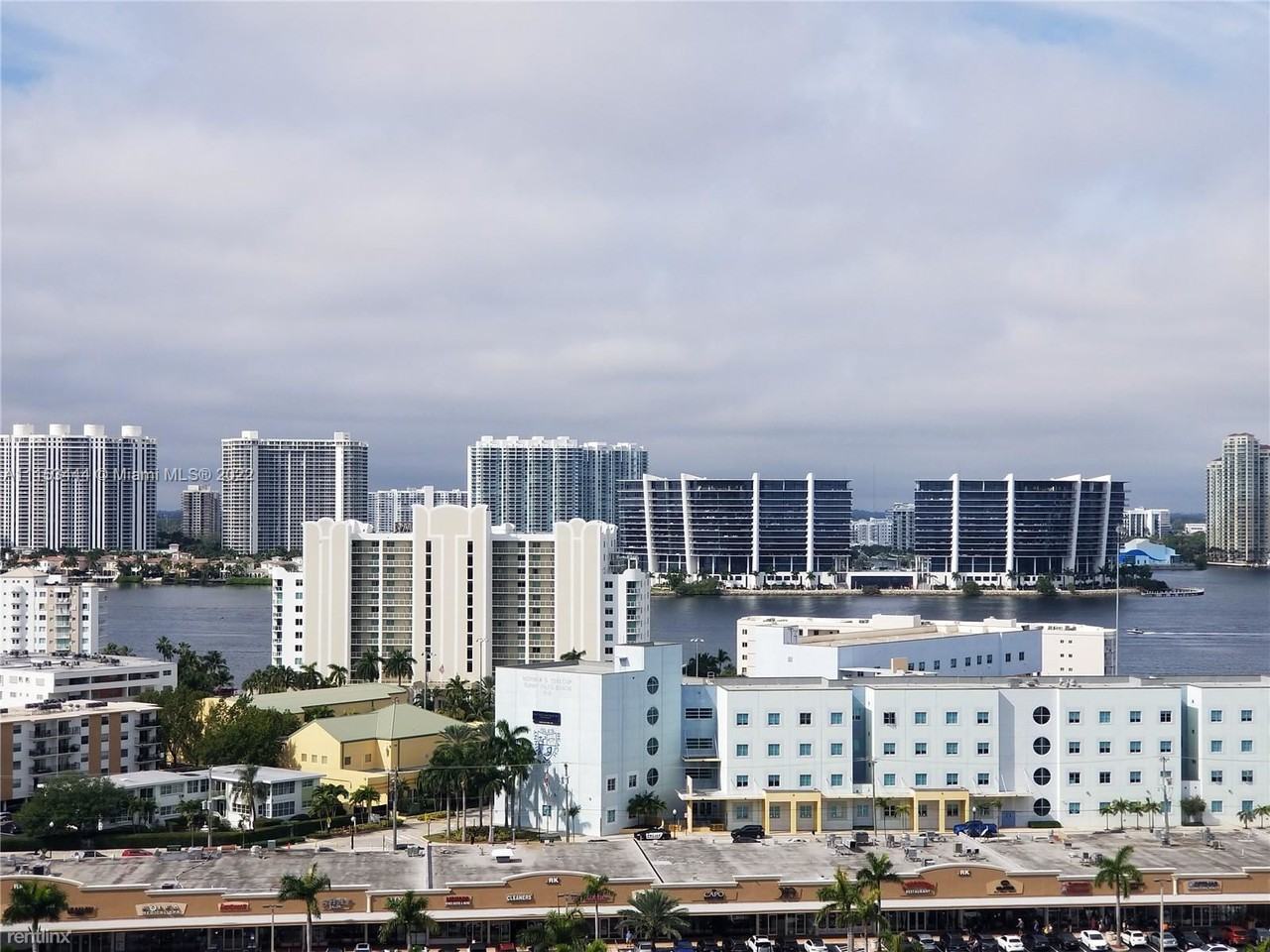 18101 Collins Ave - Photo 2 of 13