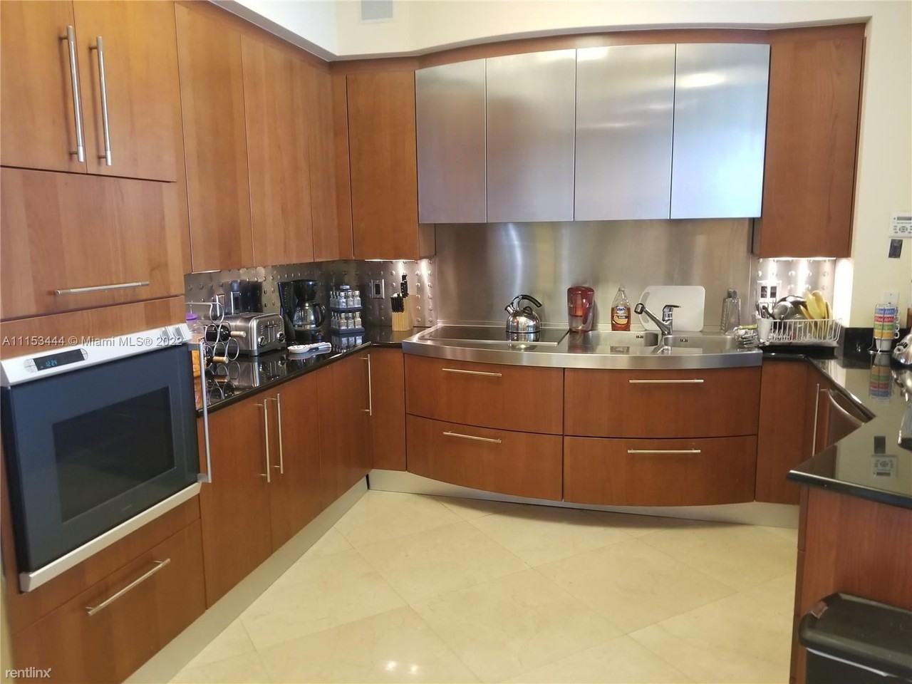 18101 Collins Ave - Photo 3 of 13