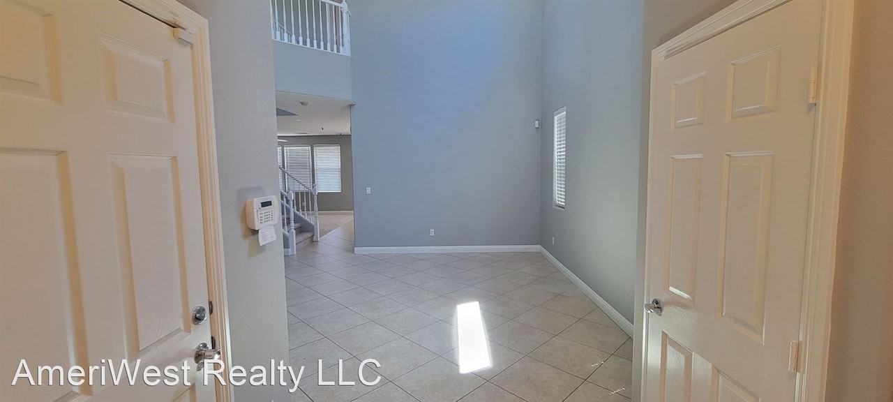 5318 Hollymead Dr - Photo 3 of 31