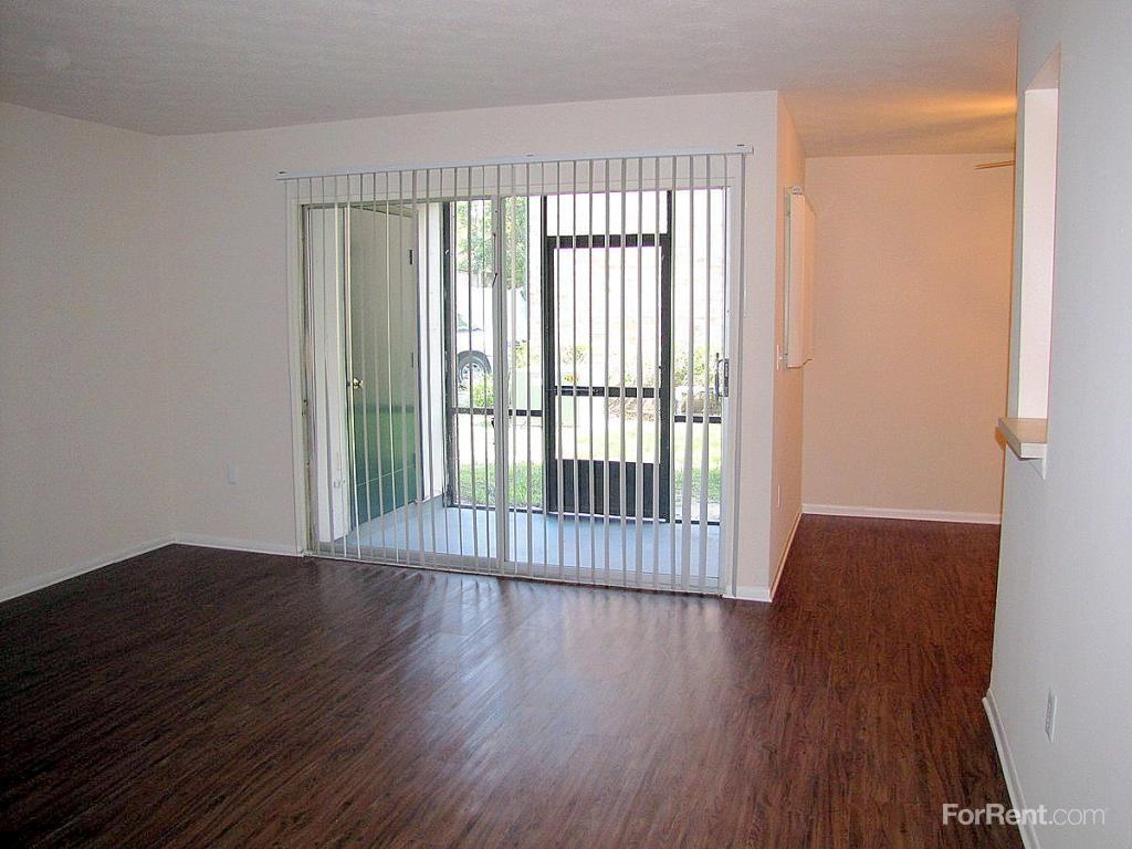 Laurel Pointe - Photo 3 of 17