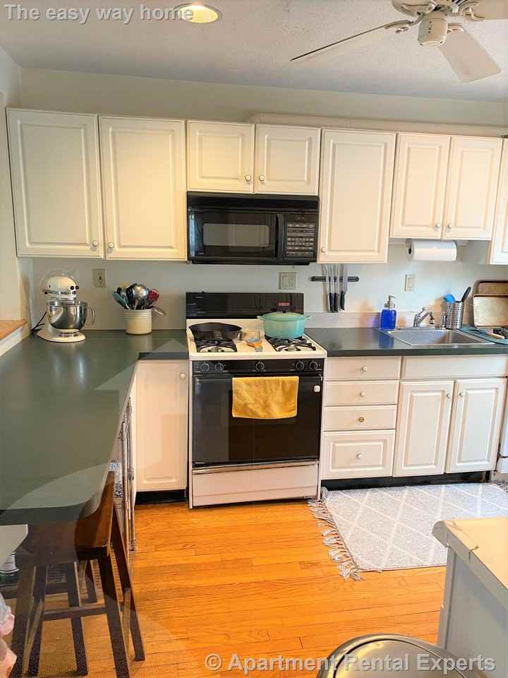 18 Woburn St #2 - Photo 2 of 14