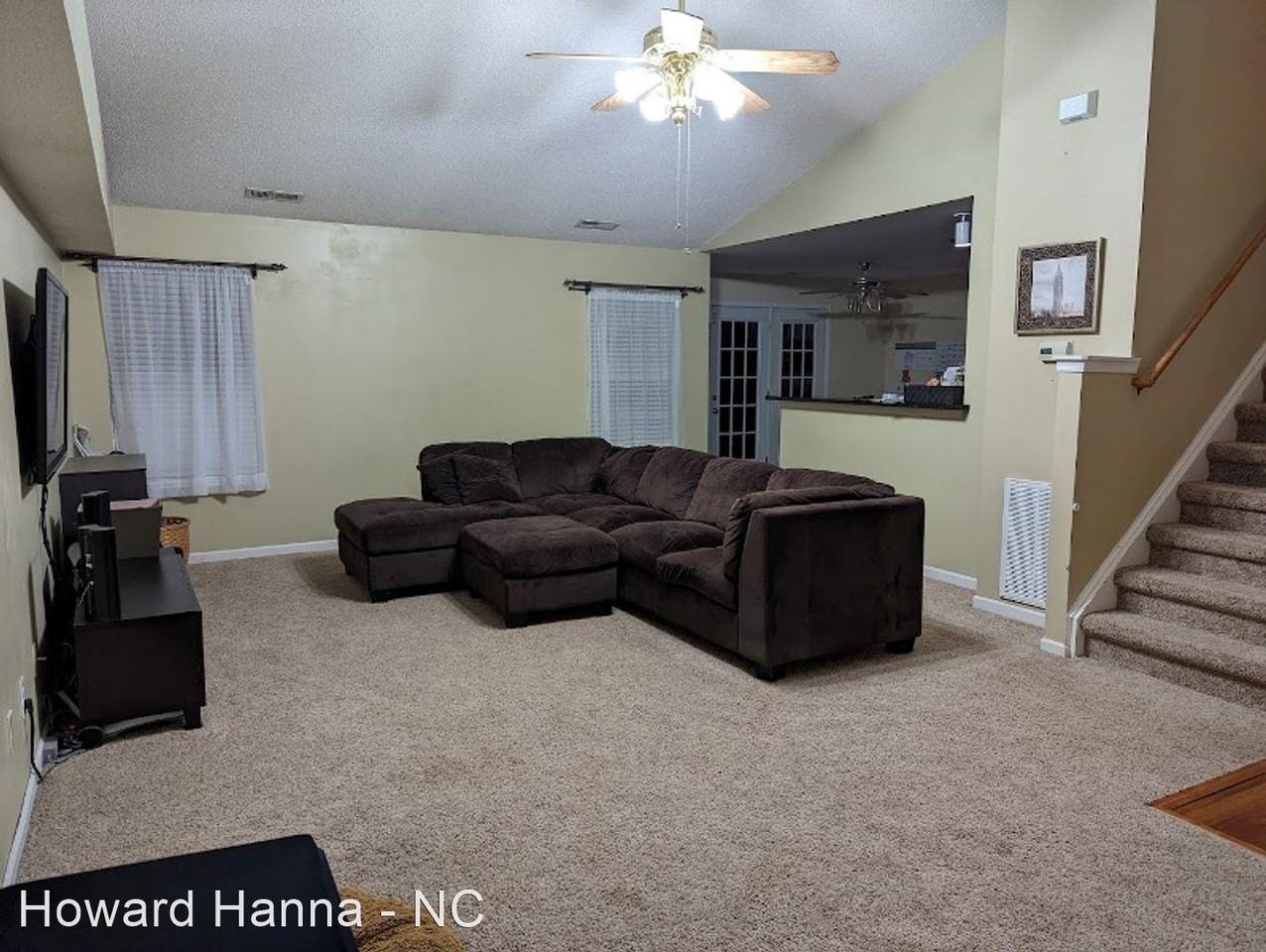 218 Green View Rd - Photo 2 of 12