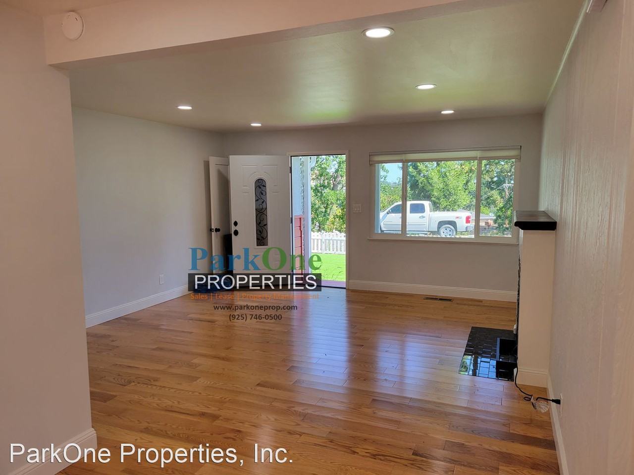 1867 Poplar Dr - Photo 2 of 13