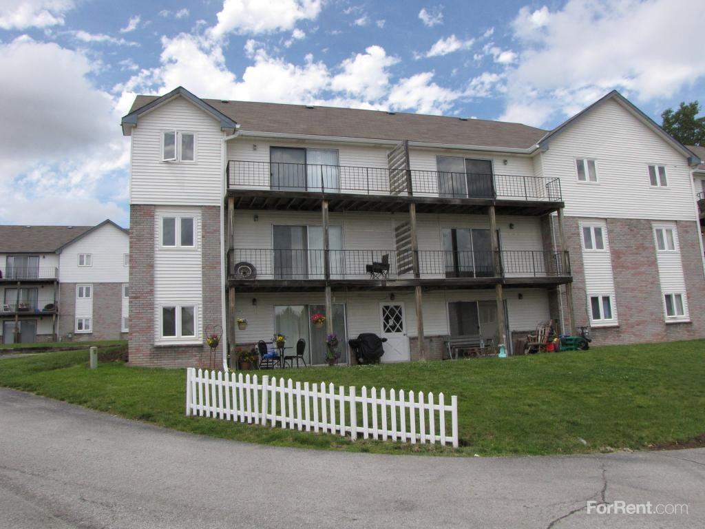 Gold Coast Square Apts - Photo 2 of 19