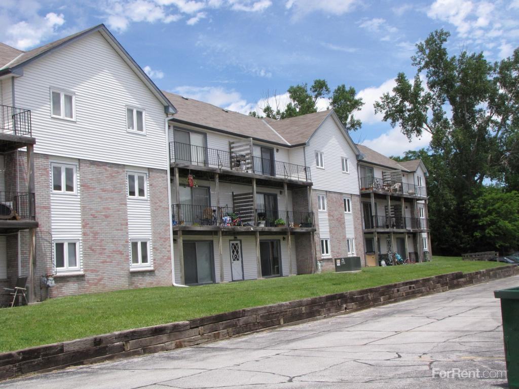 Gold Coast Square Apts - Photo 3 of 19