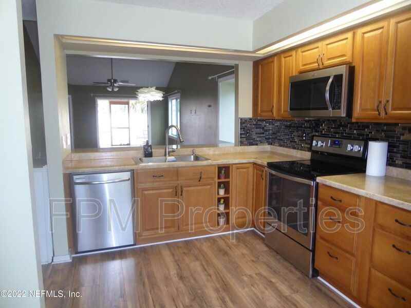 14317 Coral Reef Dr S - Photo 7 of 20
