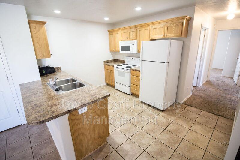 198 Opal Ct #A - Photo 4 of 11