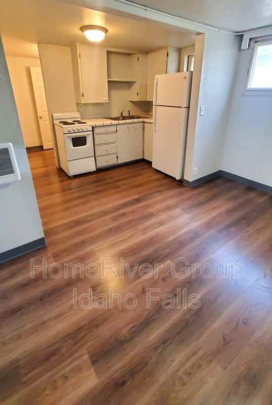 1348 Lake Ave - Photo 2 of 7