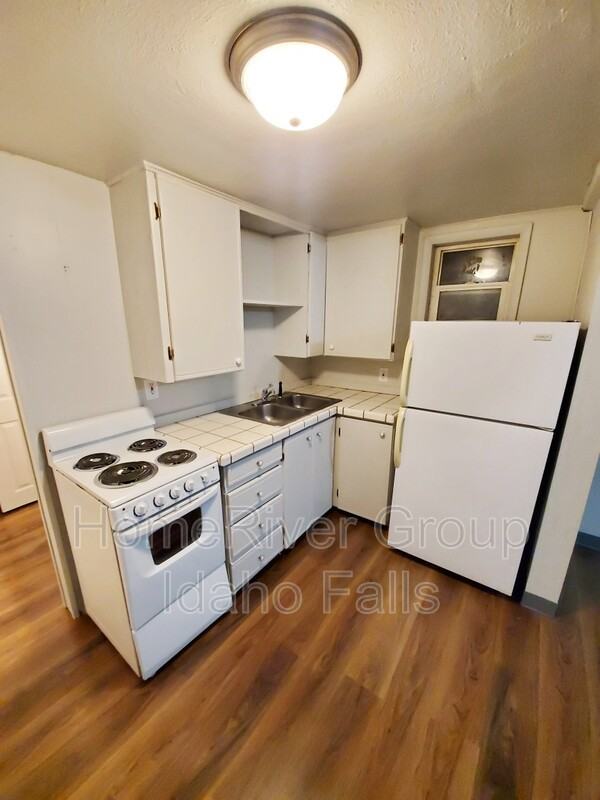 1348 Lake Ave - Photo 3 of 7