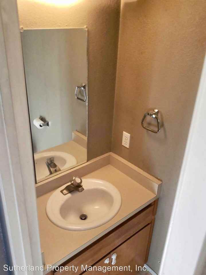 OAK RIDGE CONDO - Photo 2 of 8