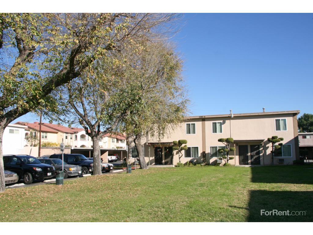 Victoria Townhouse Apartments, LLC - Photo 3 of 12