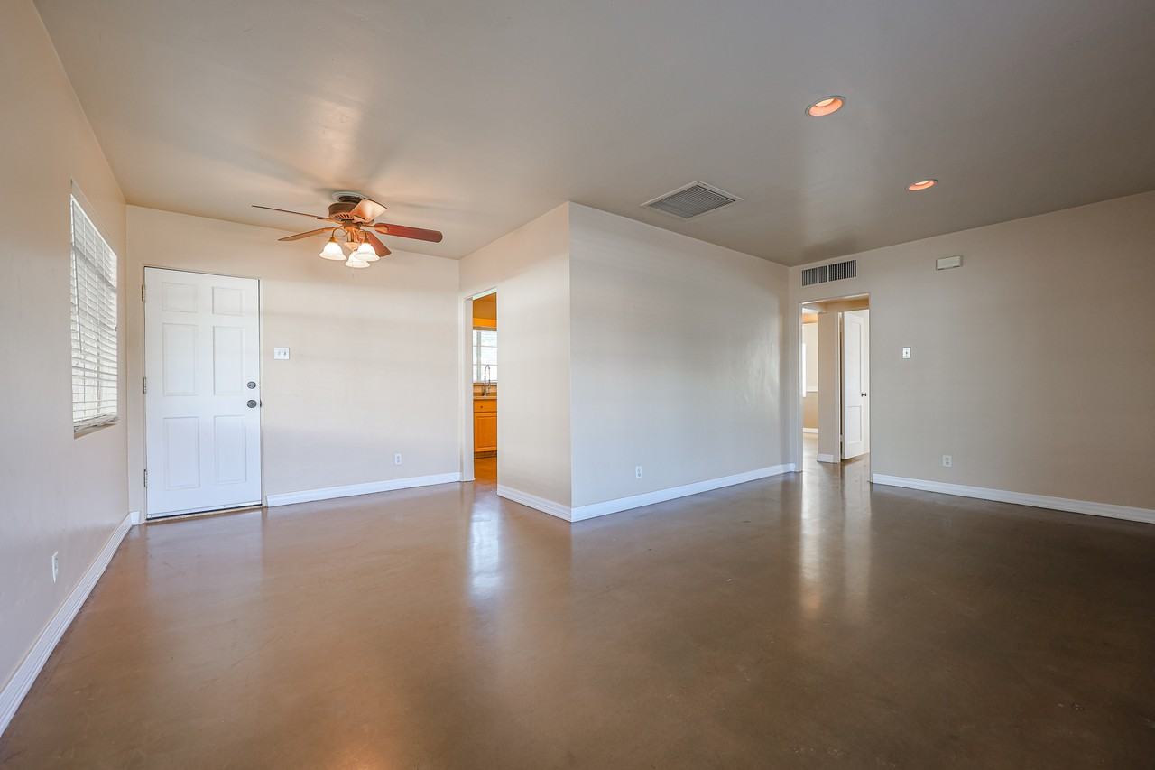 2911 E Flower St - Photo 6 of 31